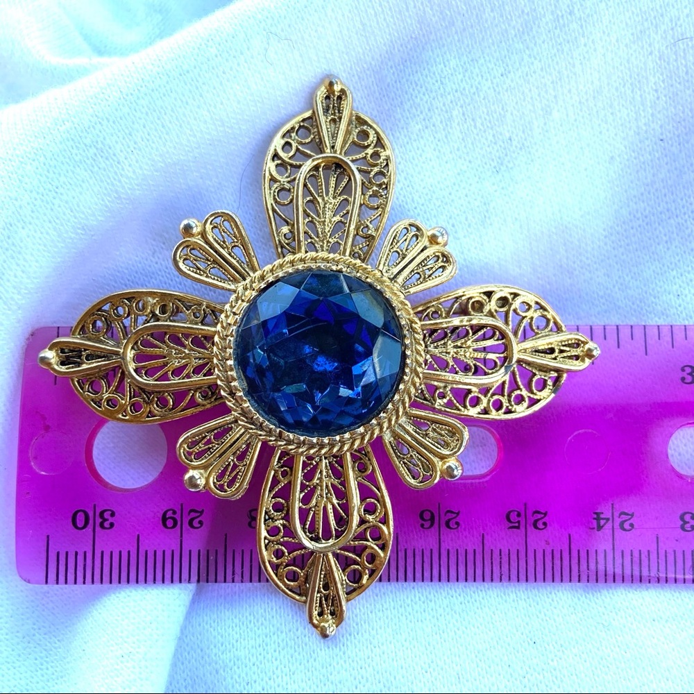Avante pin with large center rhinestone - Picture 5 of 5